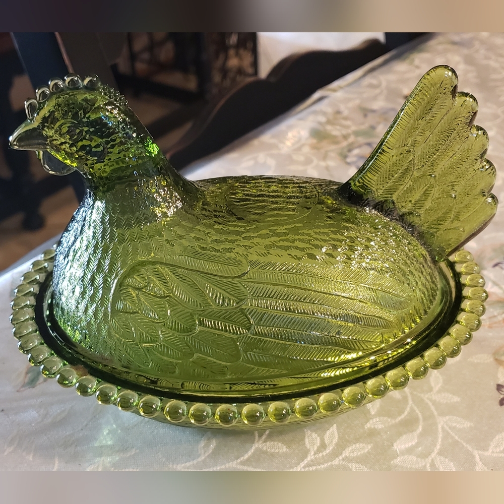 Vintage depression green hen